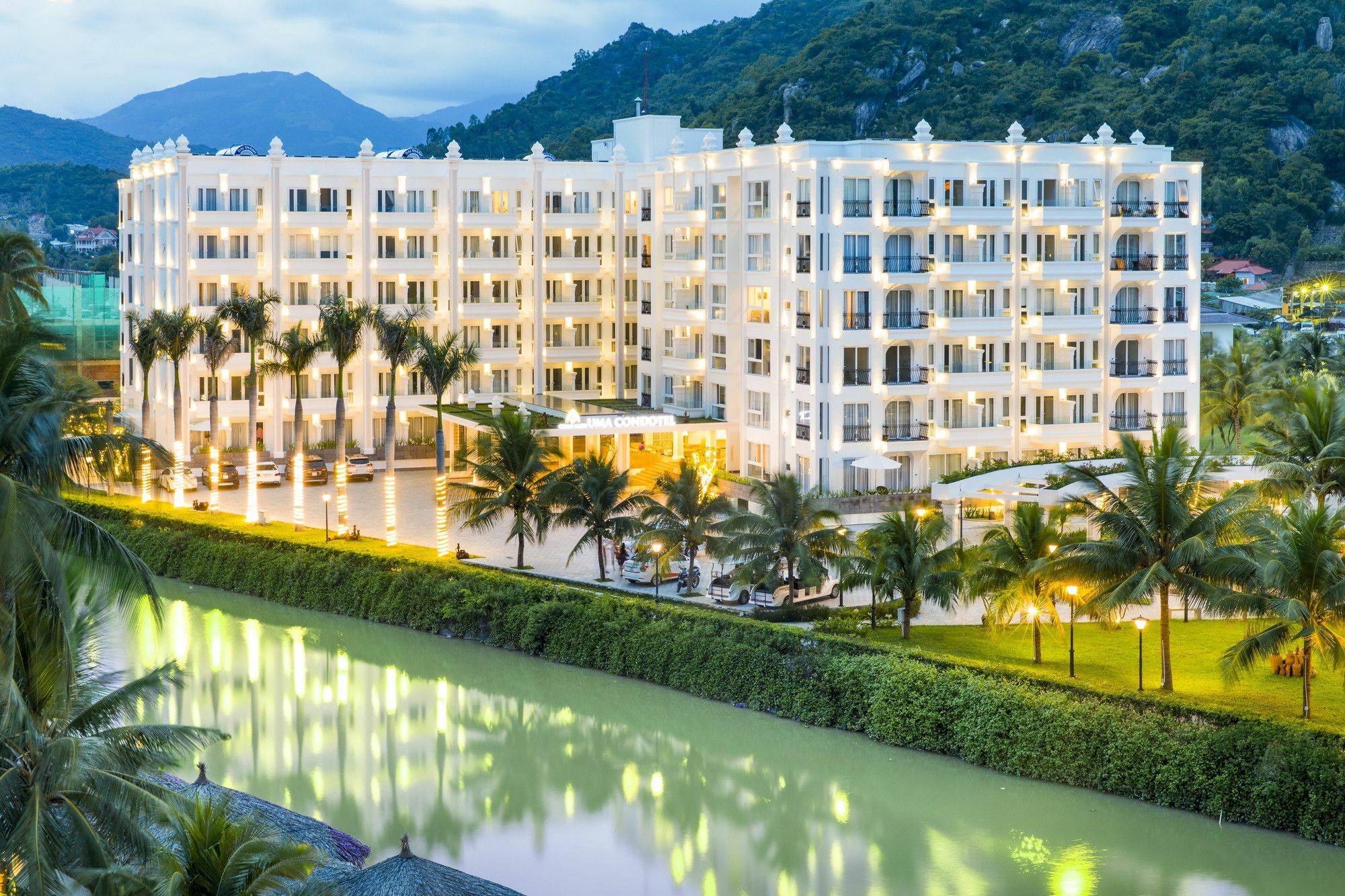 Cham Oasis Nha Trang Resort Condotel Exteriör bild